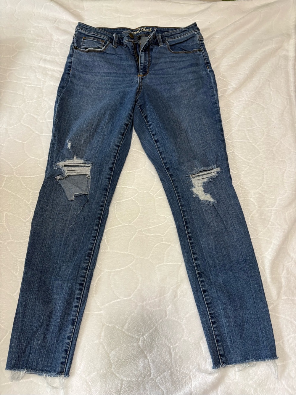 Universal Thread Women's Ripped Dark Blue Skinny Jeans